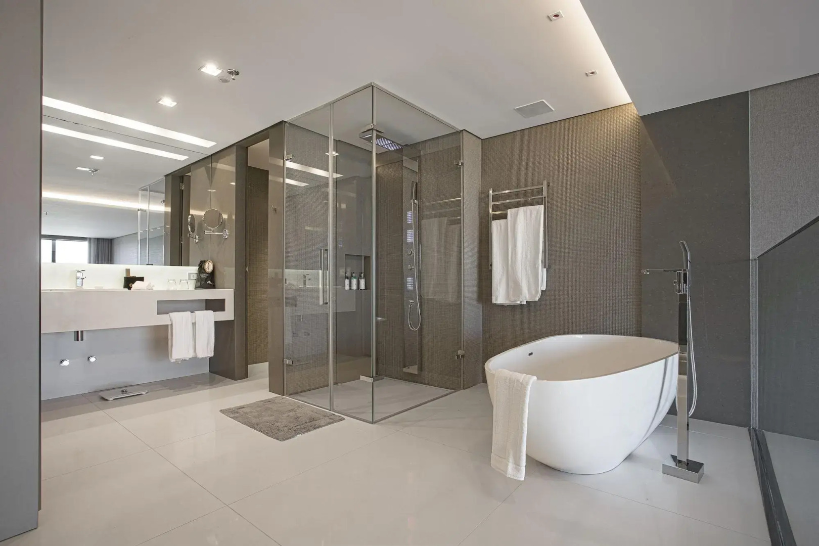 Suryaa Hotel Pinhais, Curio Collection by Hilton