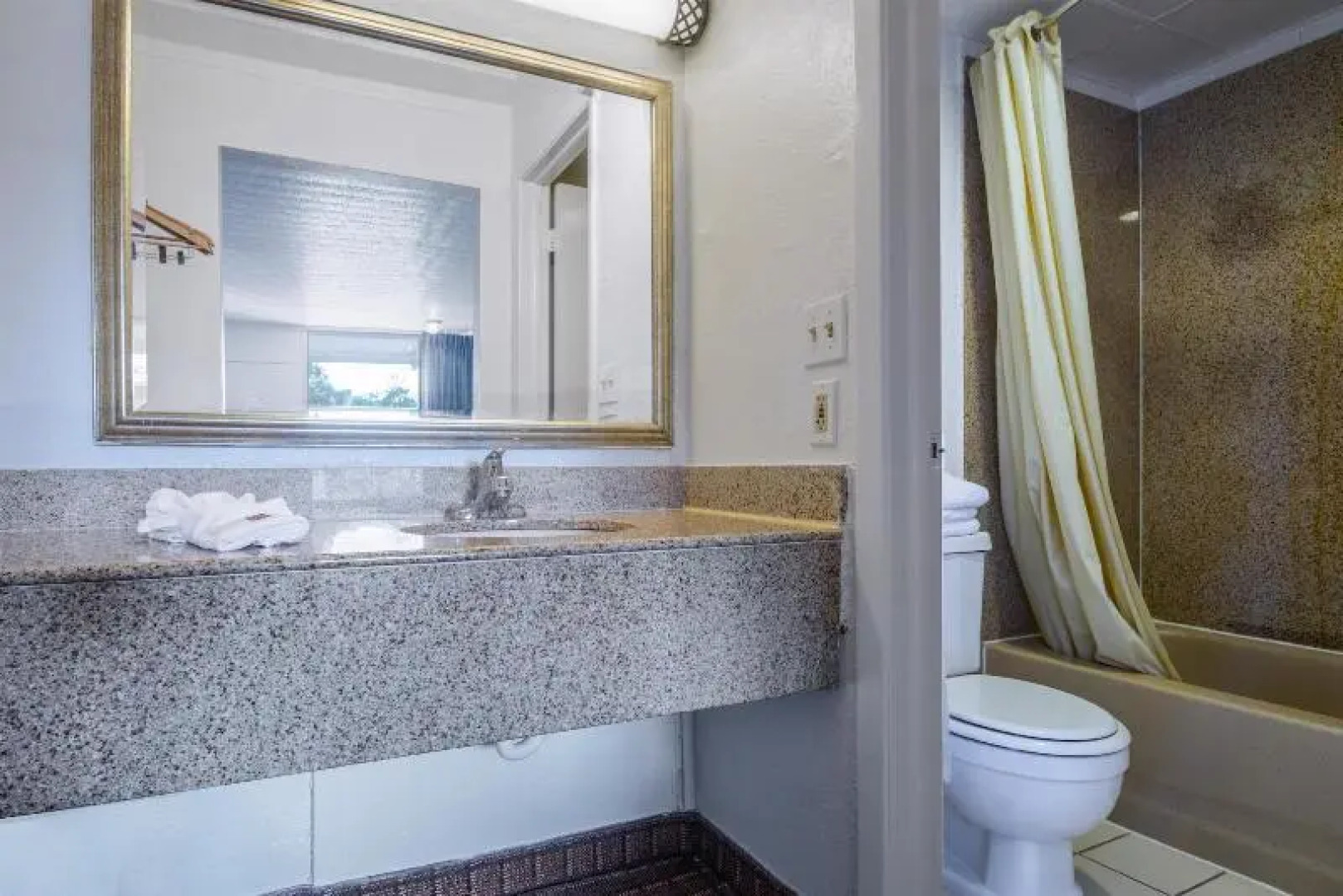 Hometowne Studios By Red Roof Vero Beach - I-95