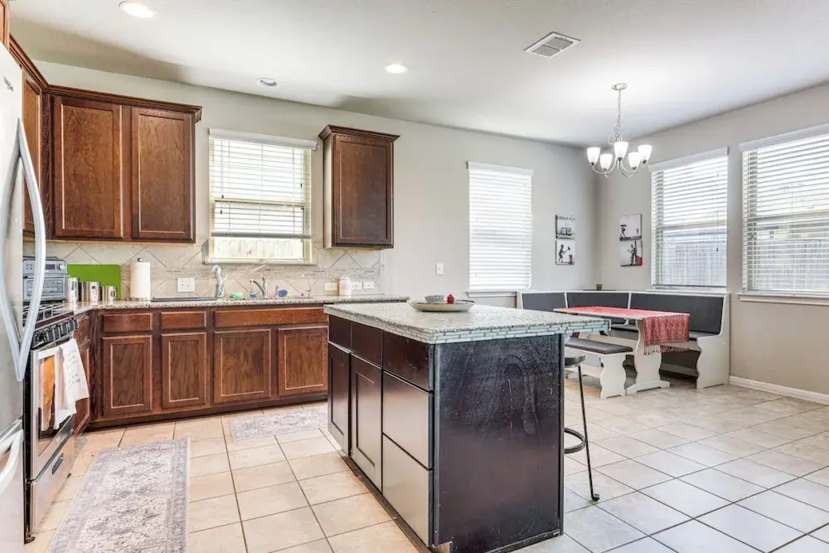 Family Home w/ Pool Access: 5 Mi to Downtown Buda!