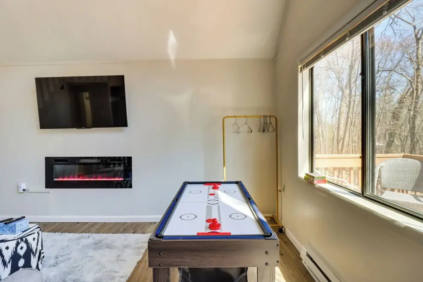Quiet East Stroudsburg Home w/ Grill & Fireplace!