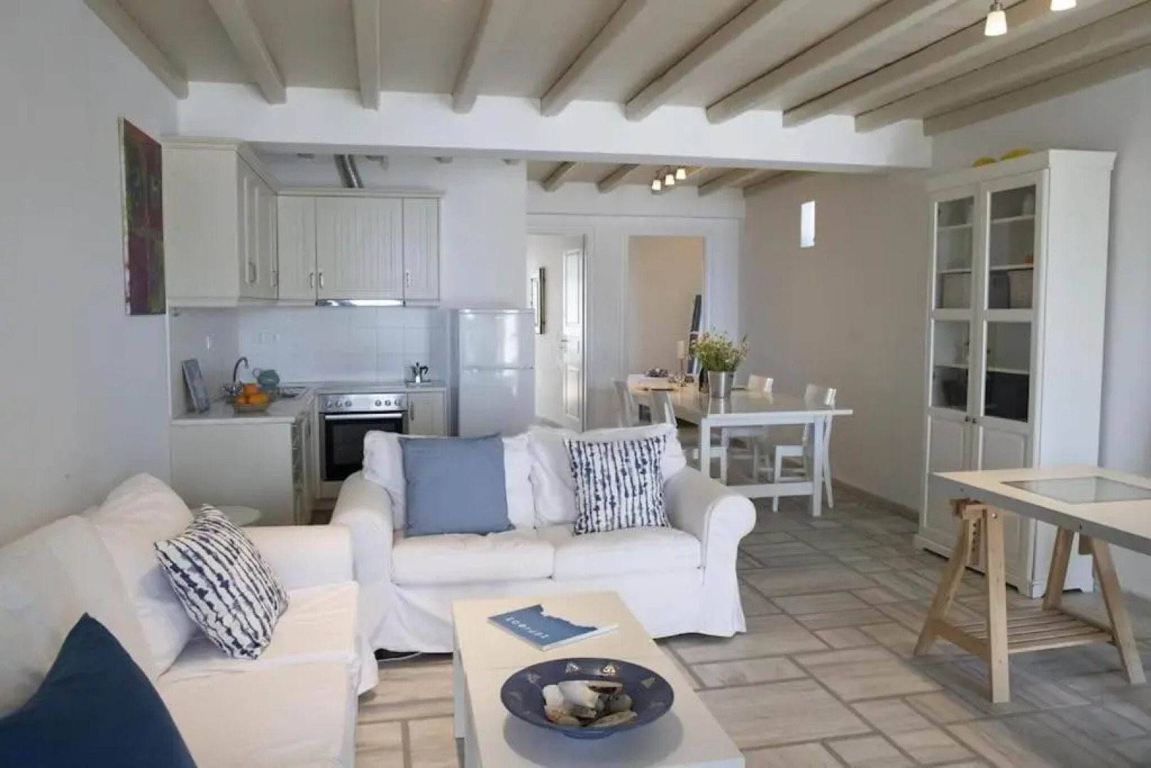 Beachfront 2br apartment - Free parking