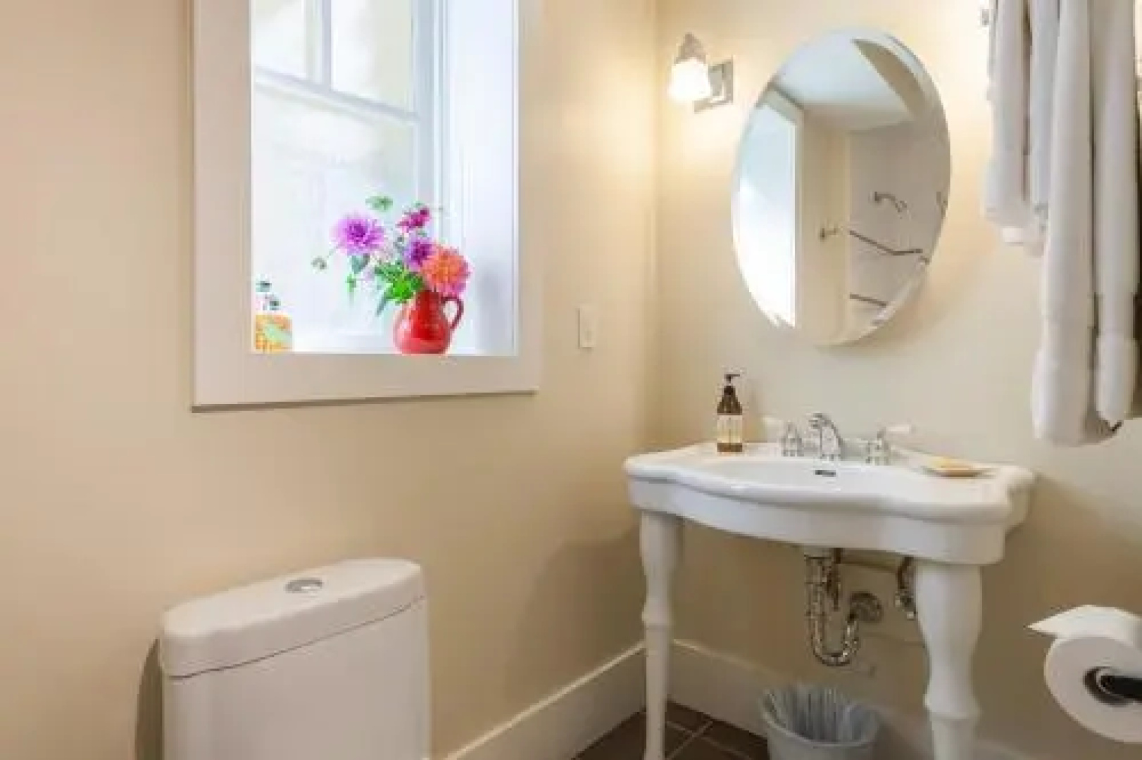 Beautiful, Quiet 3BR in Posh Kitsilano