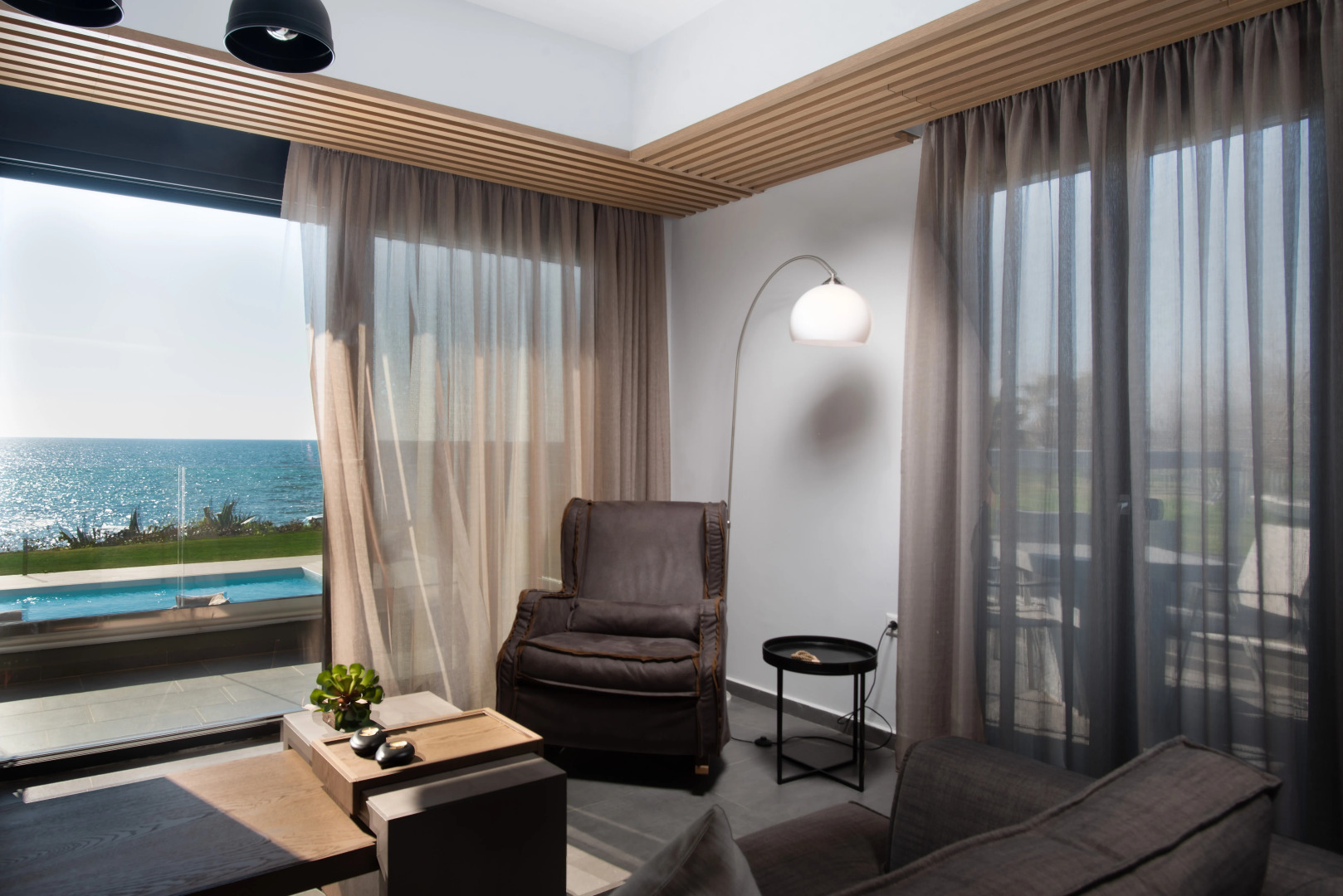 Mirazur Seafront Sunset Villa