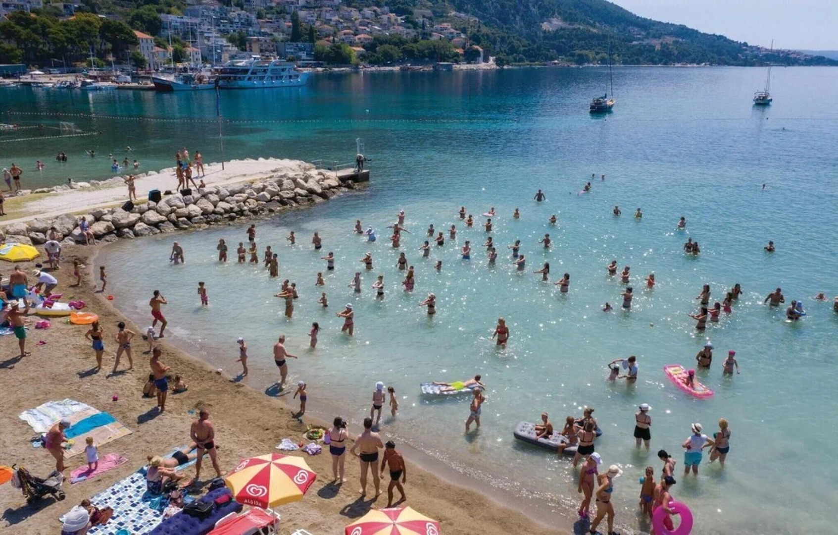 Awesome Home in Lokva Rogoznica With Sauna, Wifi and 4 Bedrooms