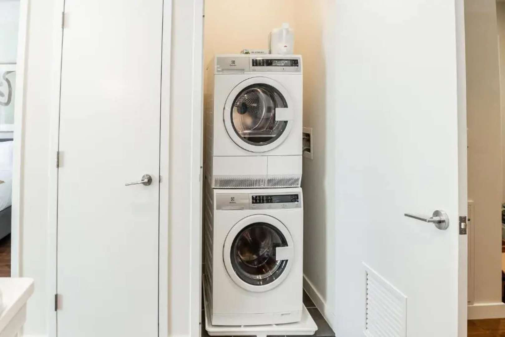 Kislak 305 Luxurious 1BR in Heart of Downtown