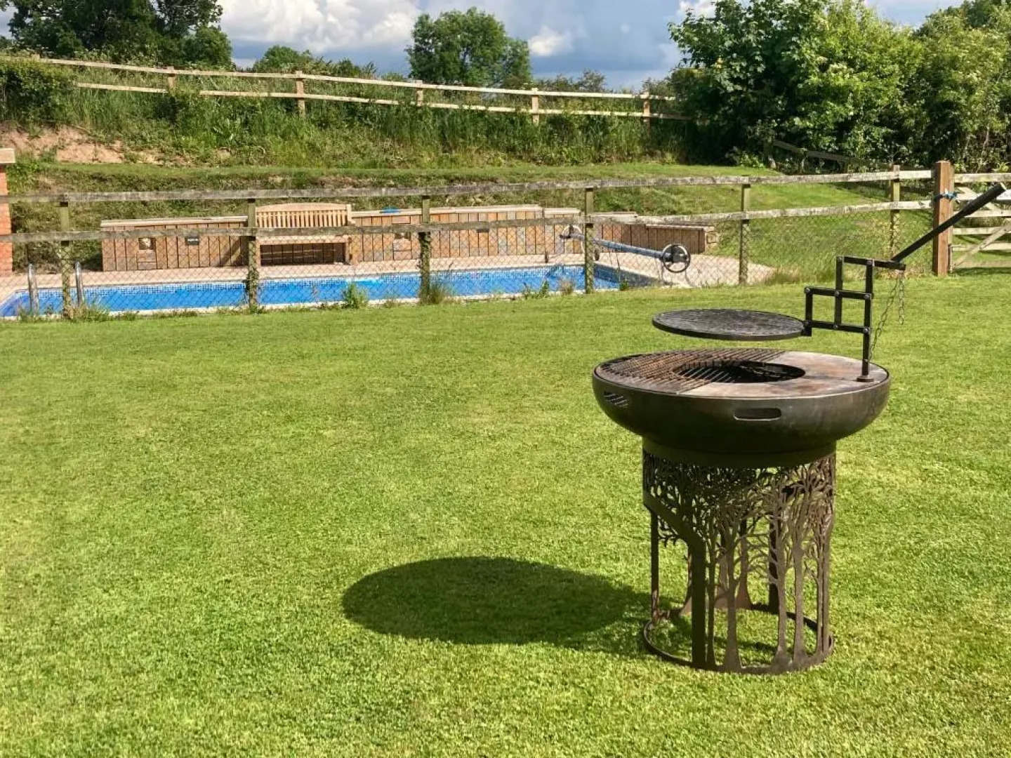 The Shepherd's Hut with seasonal Swimming Pool