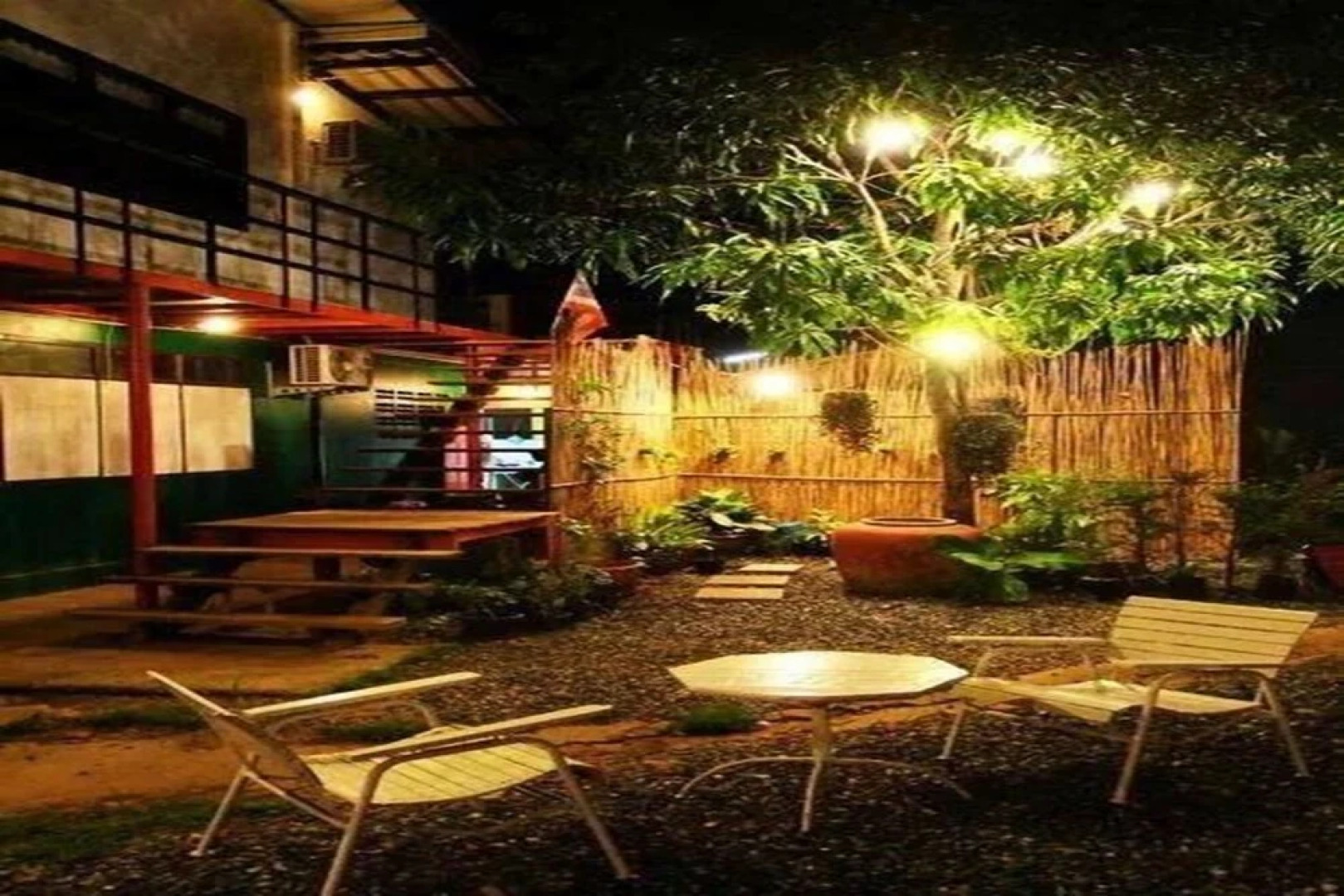 Sukkhiengdao Bar & Bed