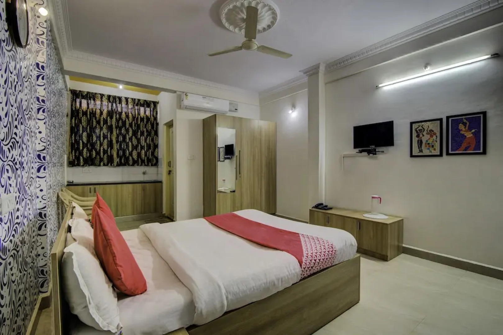 OYO 10010 R V Comforts