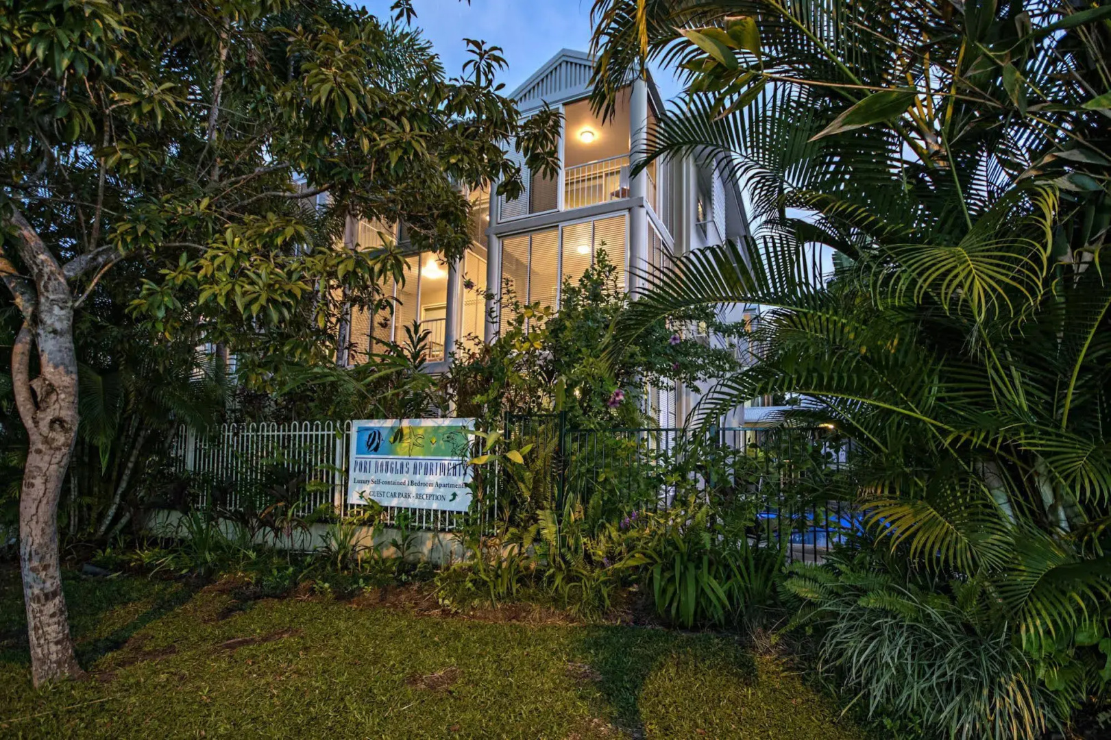 Port Douglas Apartments - Adults Only Oasis