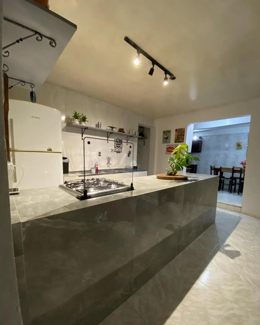 Sítio com piscina e lareira