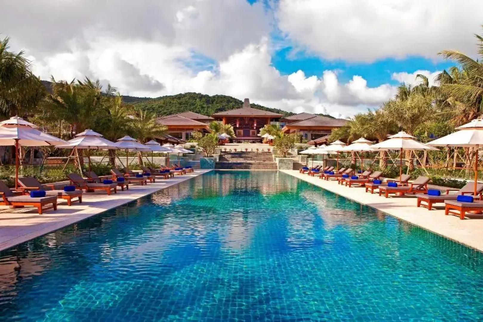 Le Meridien Shimei Bay Beach