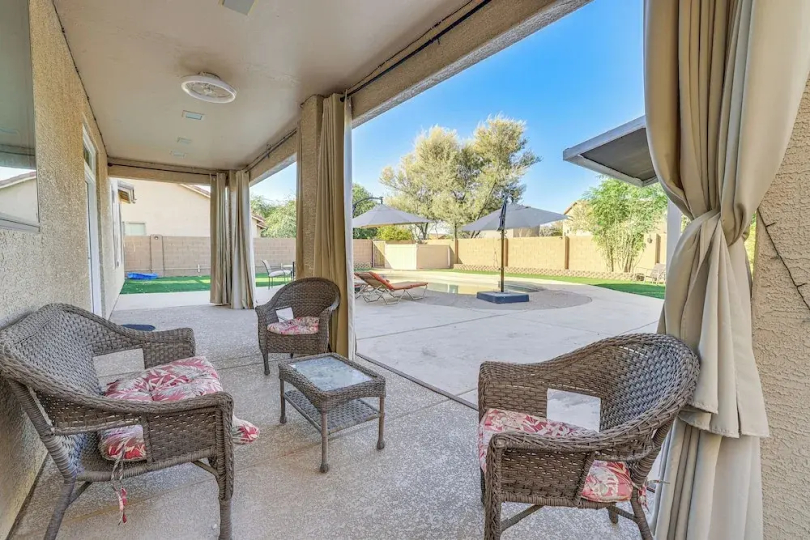 Pool & Patio: San Tan Valley Getaway!