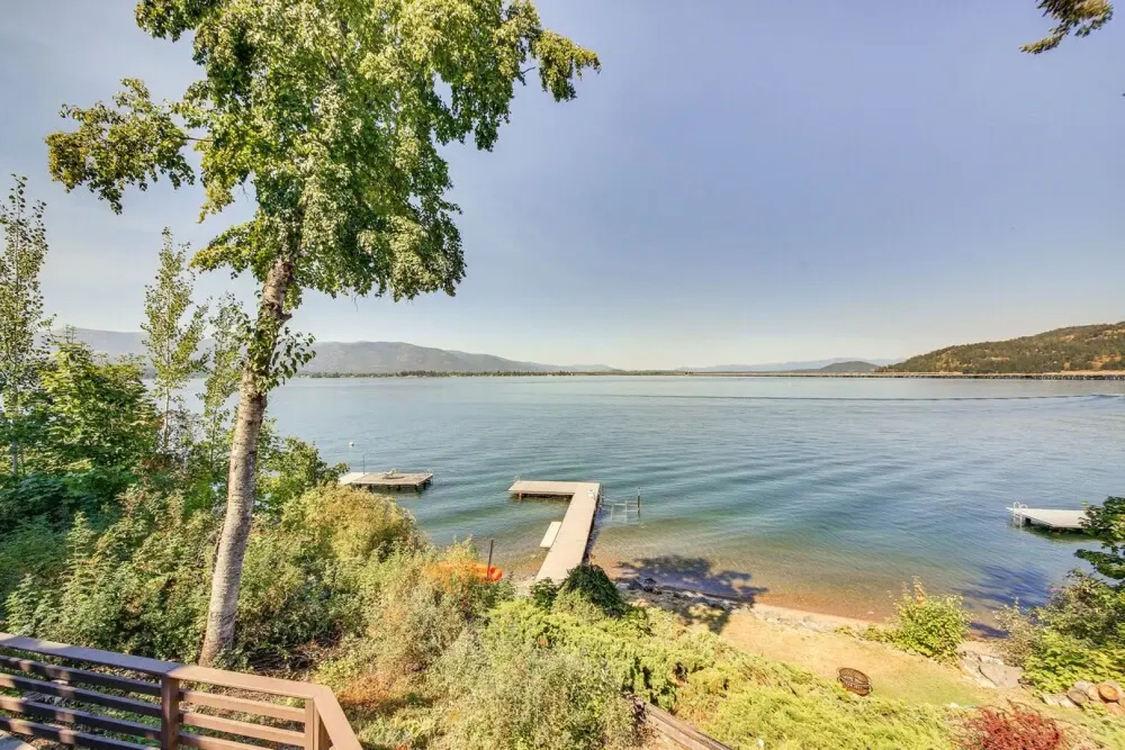 Waterfront Sagle Retreat w/ Hot Tub & Fireplace