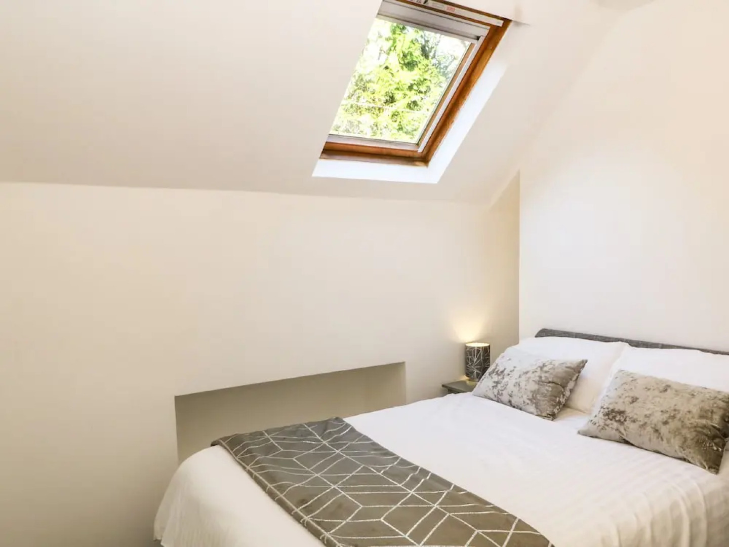 Yr Hen Ysgol, The Old School