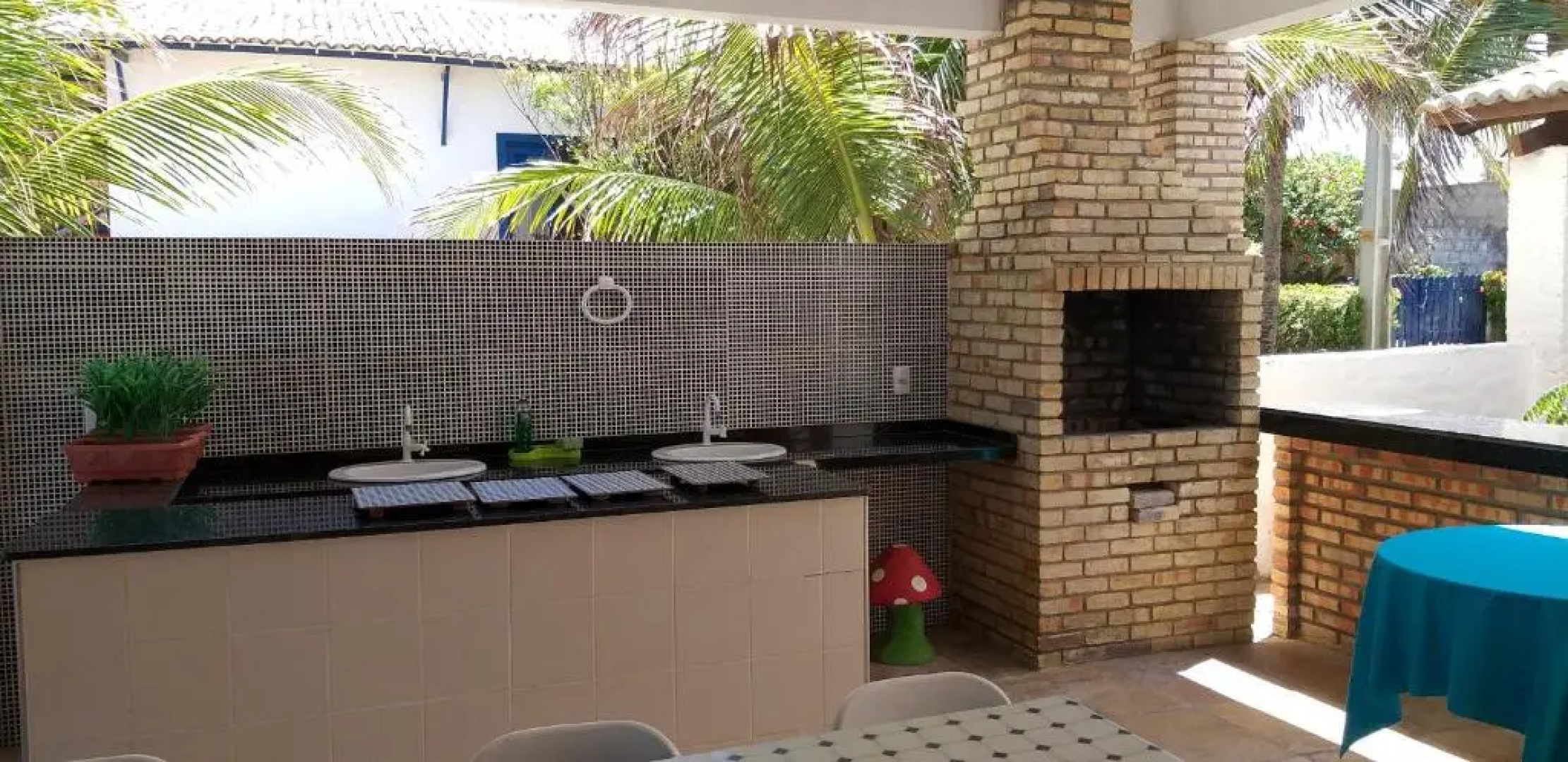 Casa duplex em frente ao mar, com 5 quartos.