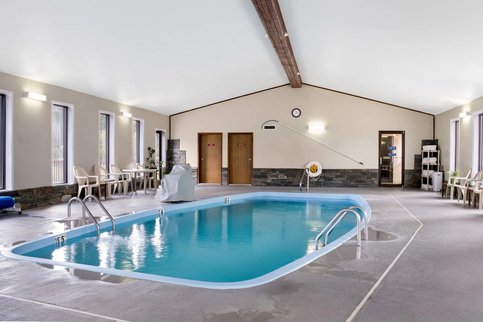 EverSpring Inn & Suites