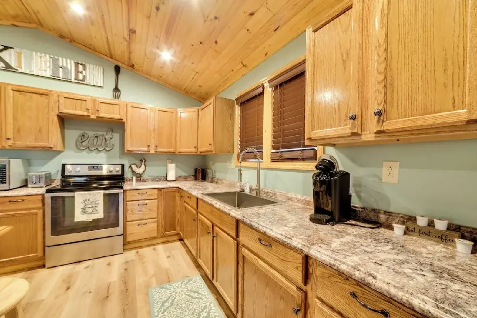 Cozy Waverly Cabin w/ Fireplace & Deck!