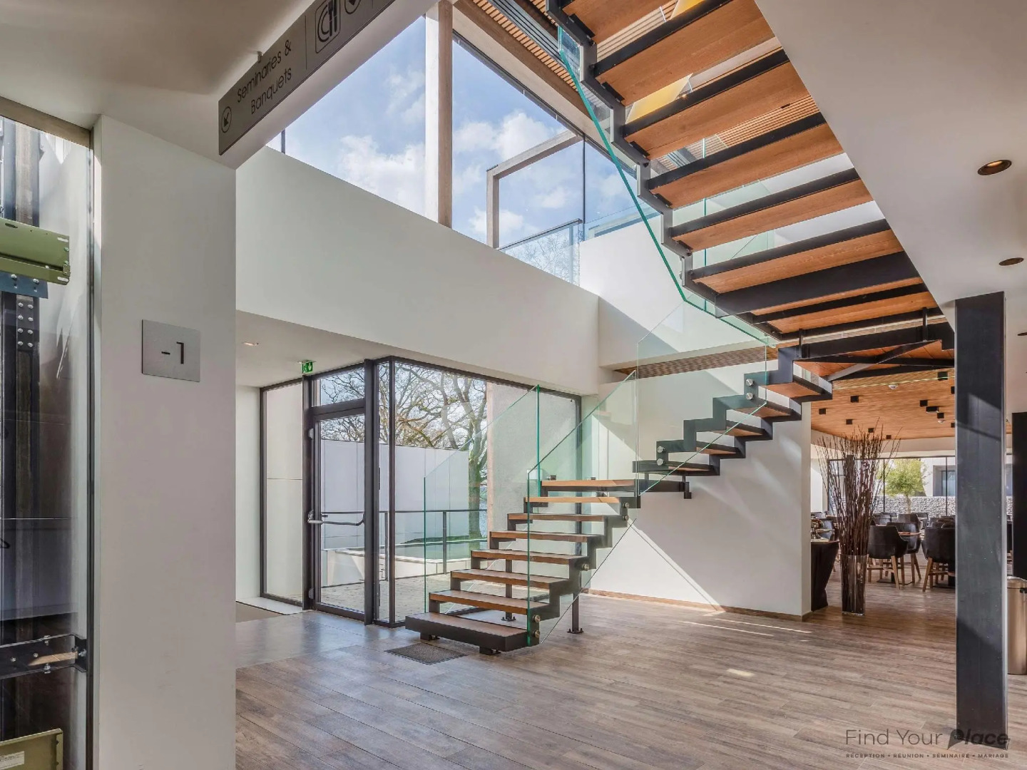 Best Western Plus Golden Lakes Hotel