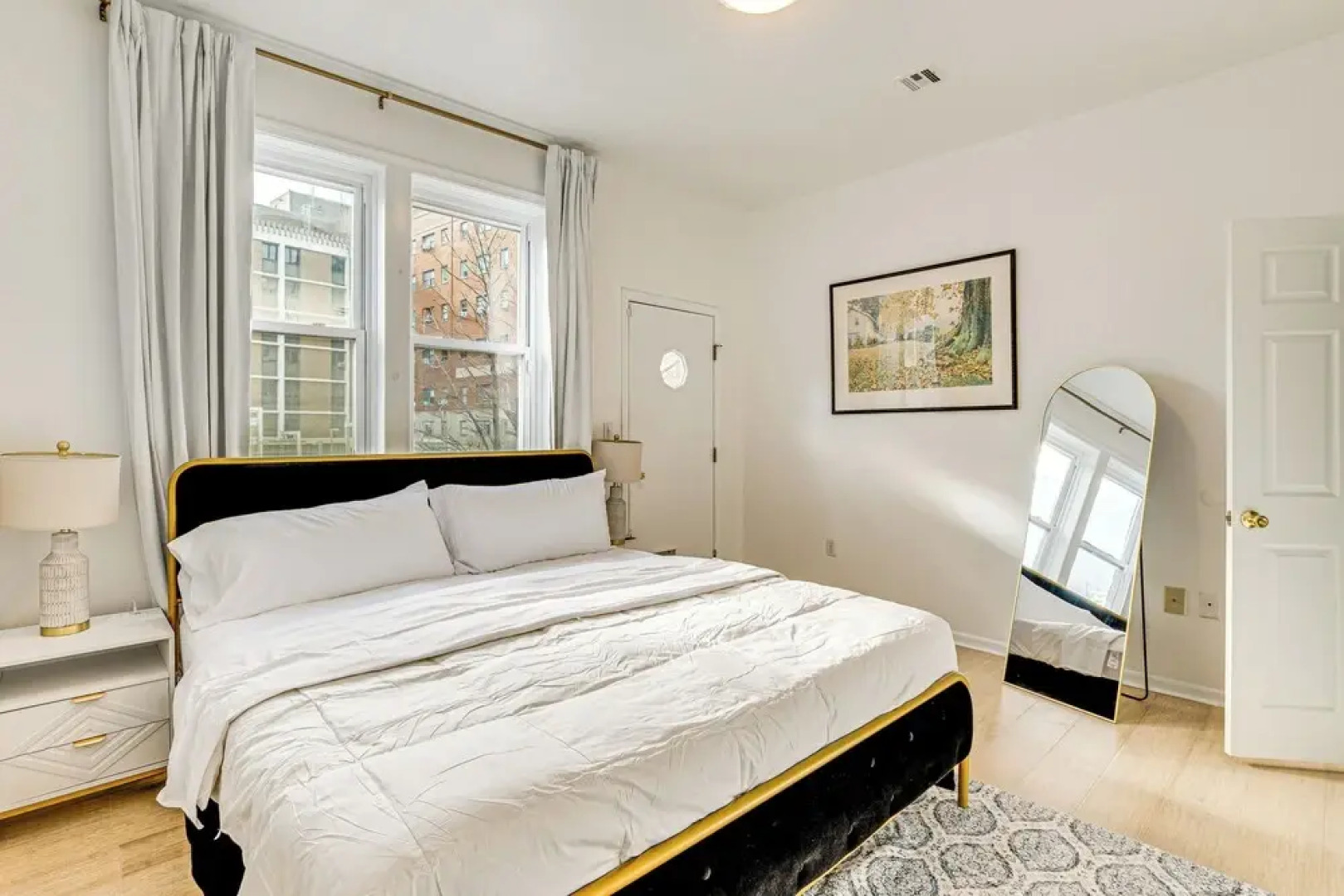 1 Mi to Prudential Center: Remote Work-ready Apt