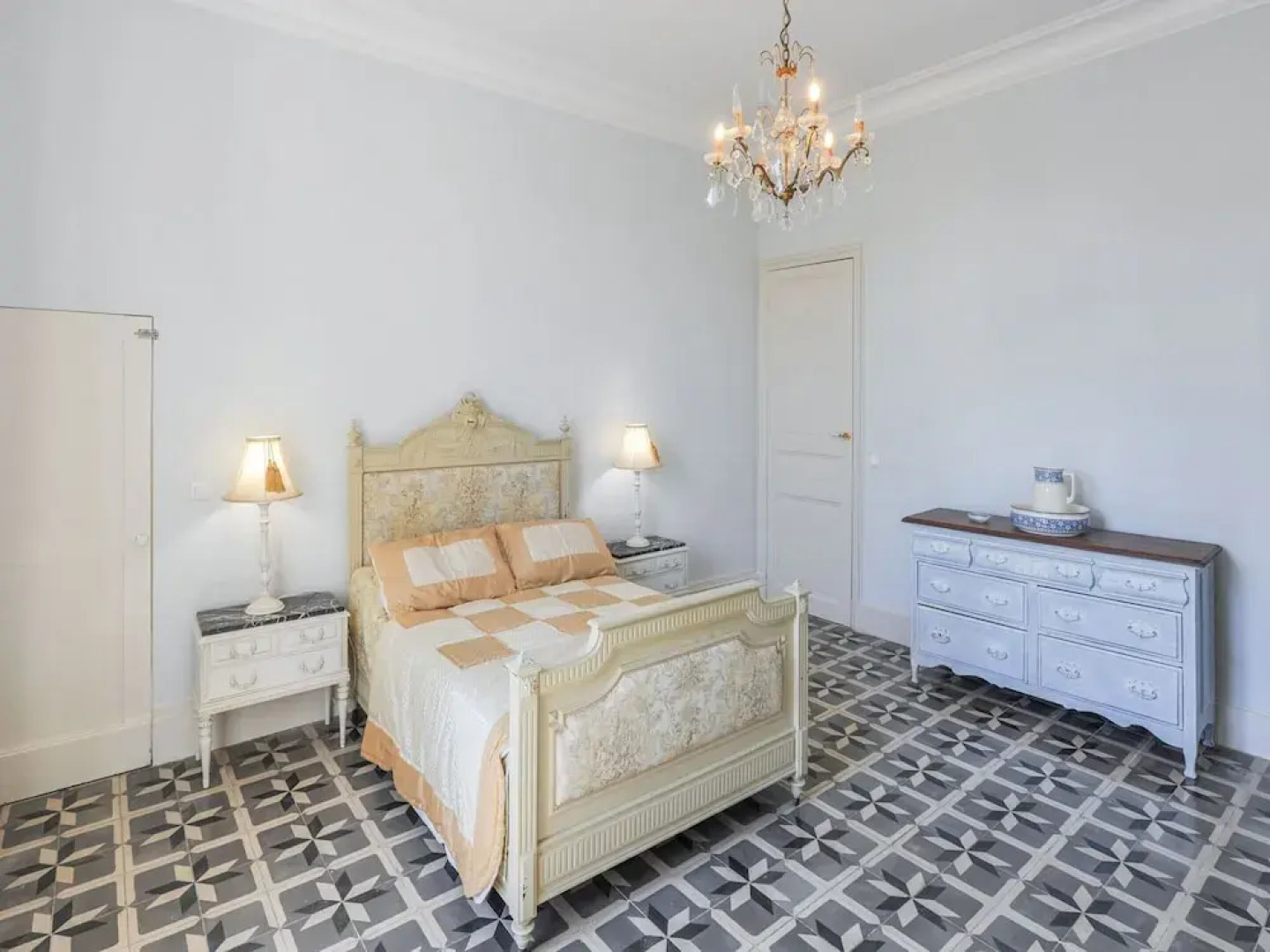 Elegant Holiday Home Near the Canal du Midi