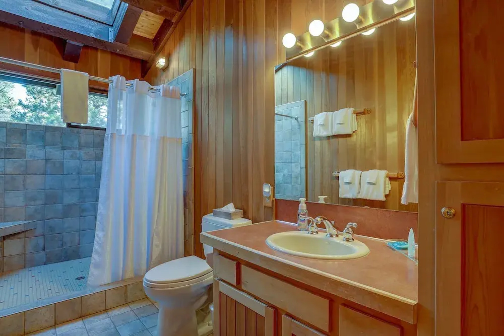 22 Rogue Home with Private Hot Tub, BBQ, and Game Room by RedAwning