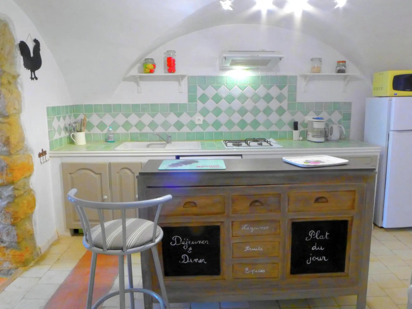 Charming Holiday Home in La Caunette with Swimming Pool