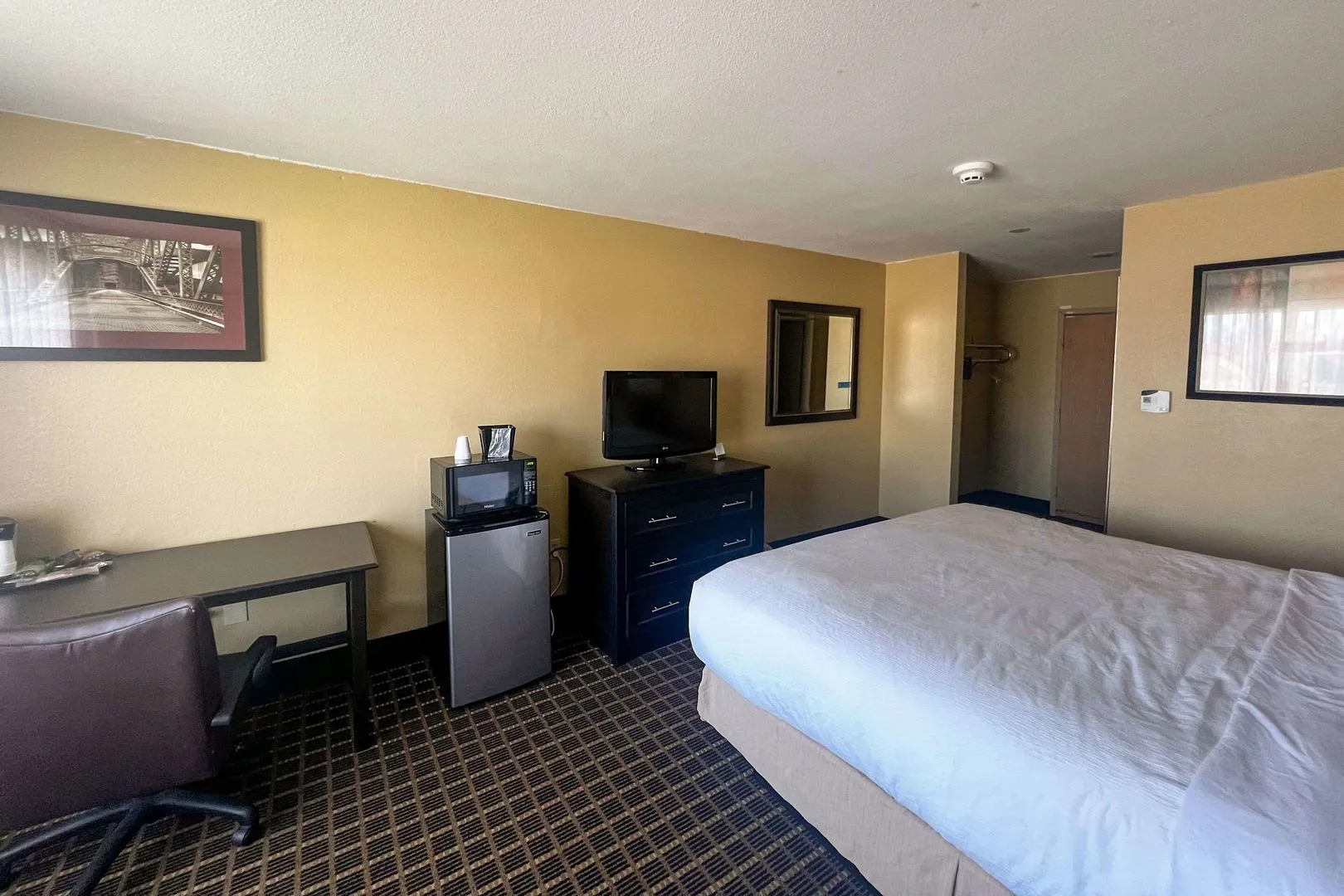 Days Inn & Suites by Wyndham Norton Shores/Muskegon