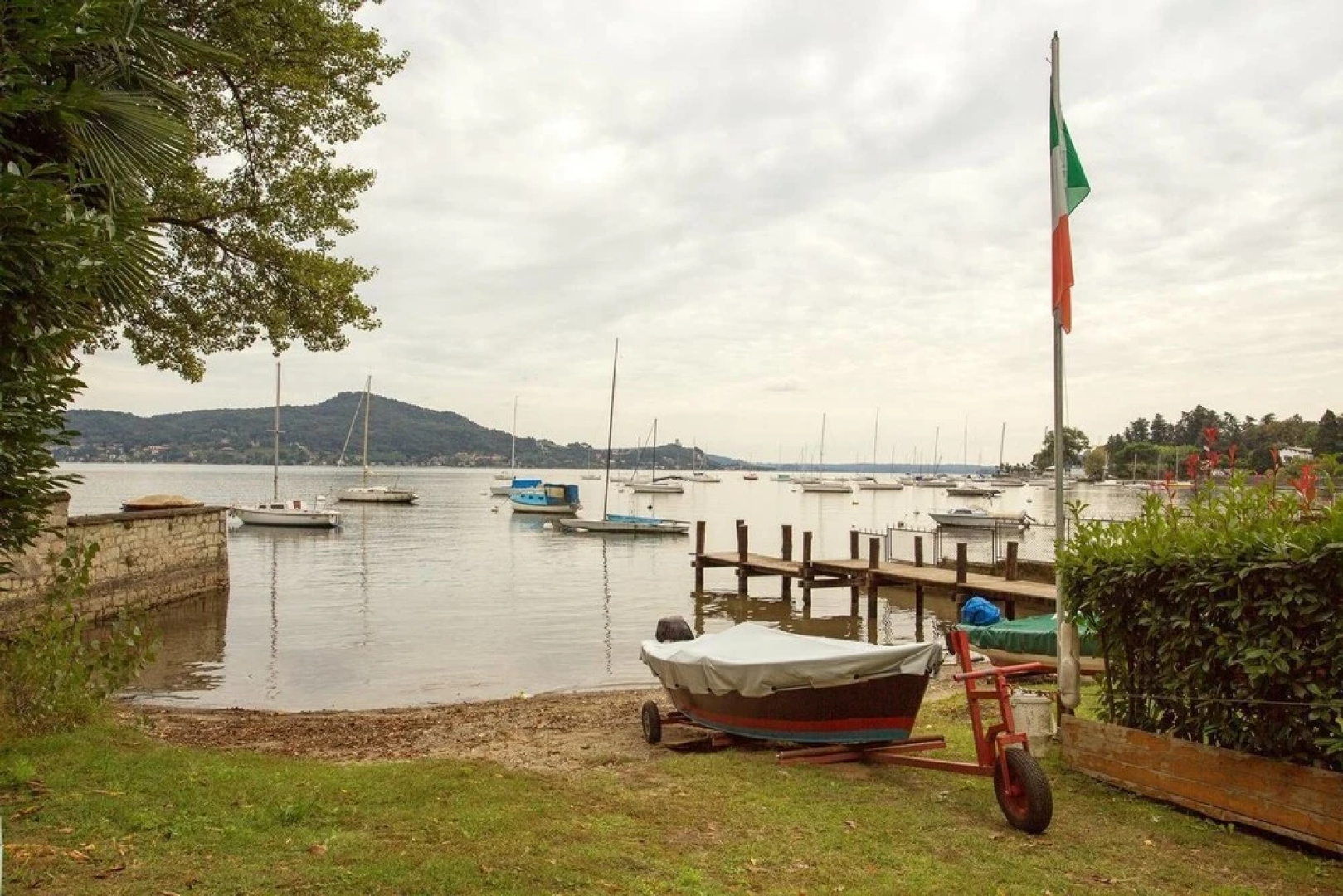 Lake Maggiore Villa With Beach Access, Near Village Centre, Wifi, BBQ