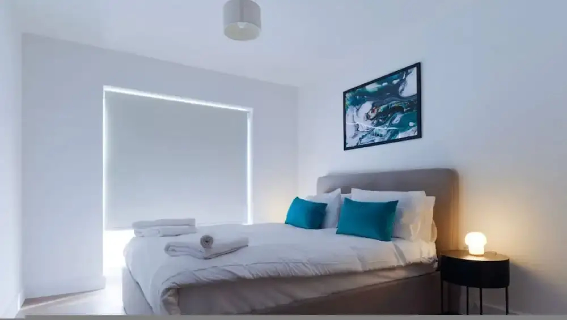 Luxury Manchester Apartment - Yellow