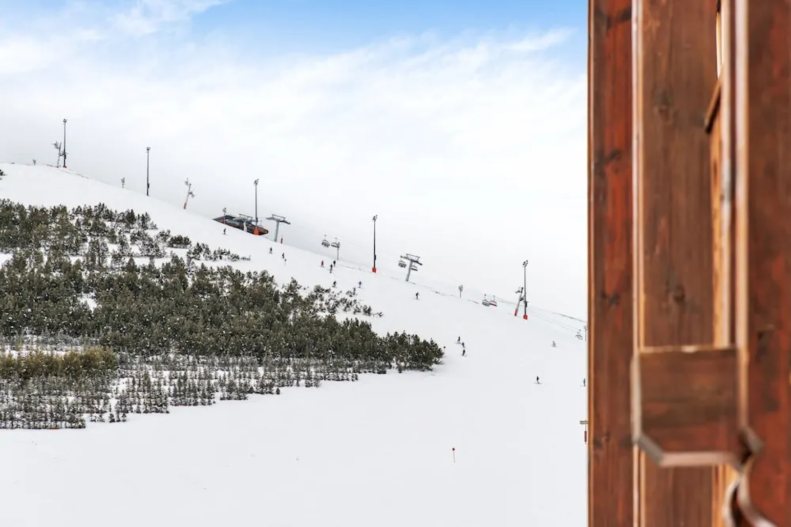 Chalet Perdrix by Skinetworks