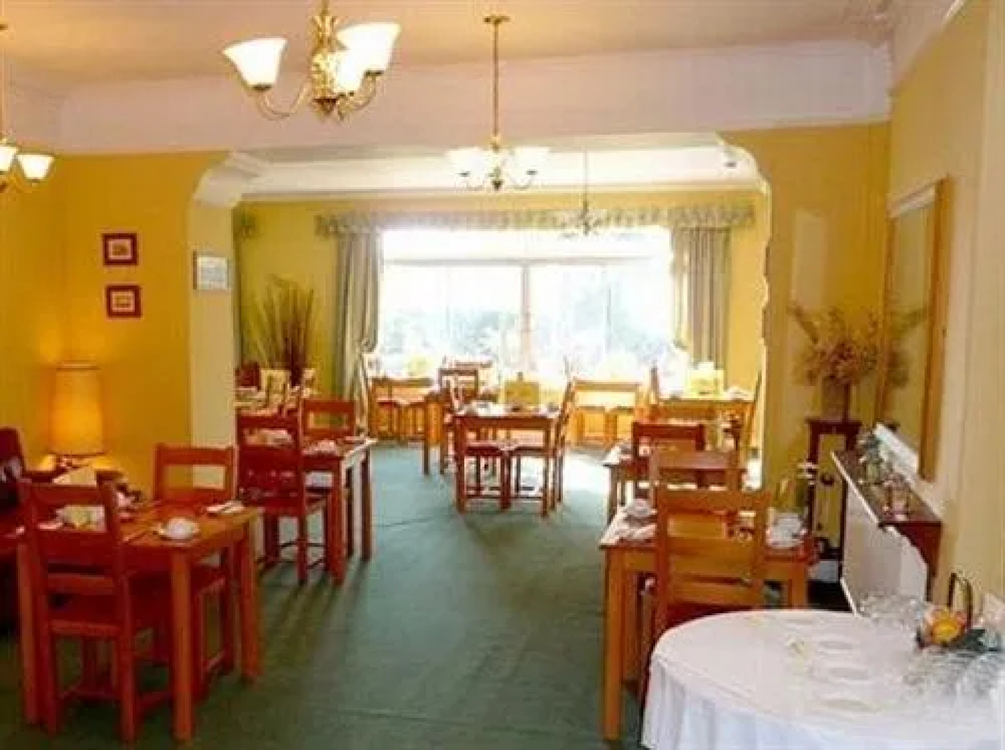 Gyllyngvase House