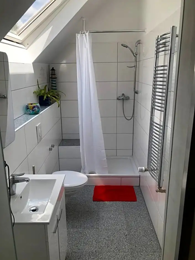 Lazarus Hotel & Restaurant