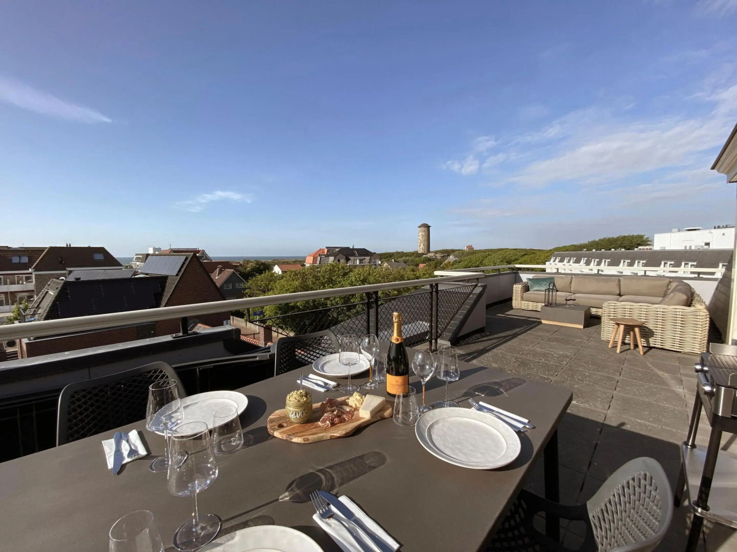 Luxury apartment with AC and washing machine, in a residence 200 m from the sea