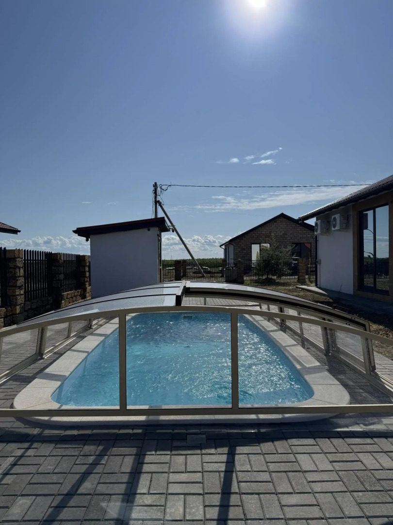 Коттедж с бассейном на улице Винодельческая