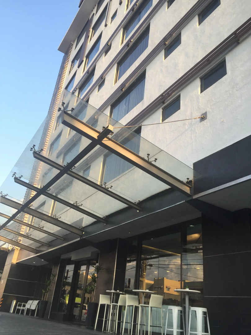 Weston Suites & Hotel