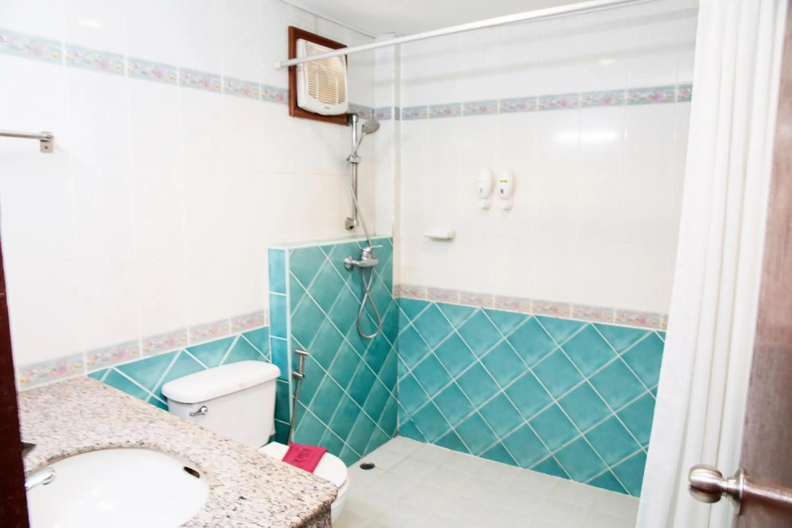 S Lodge Pattaya (formally known as Sabai Lodge)