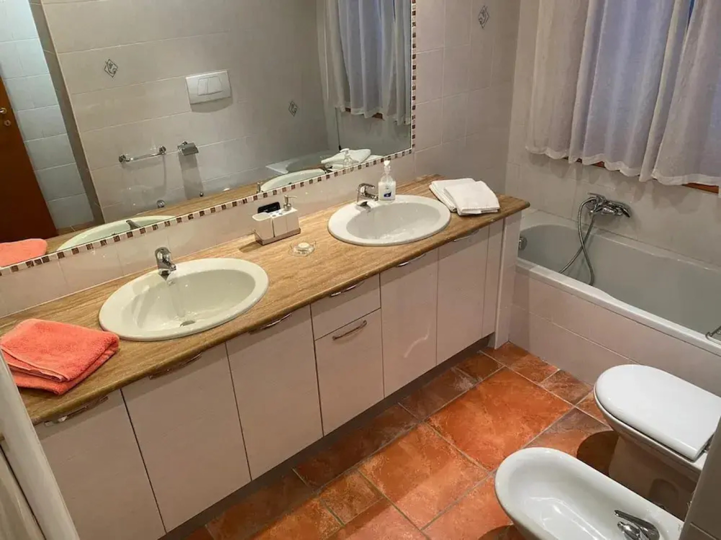 Chalet Dania With Garden Pool and Lake View