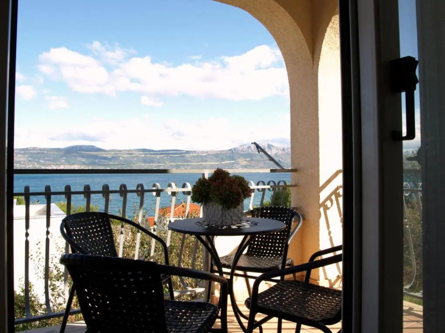 Apartments Ljilja sea view