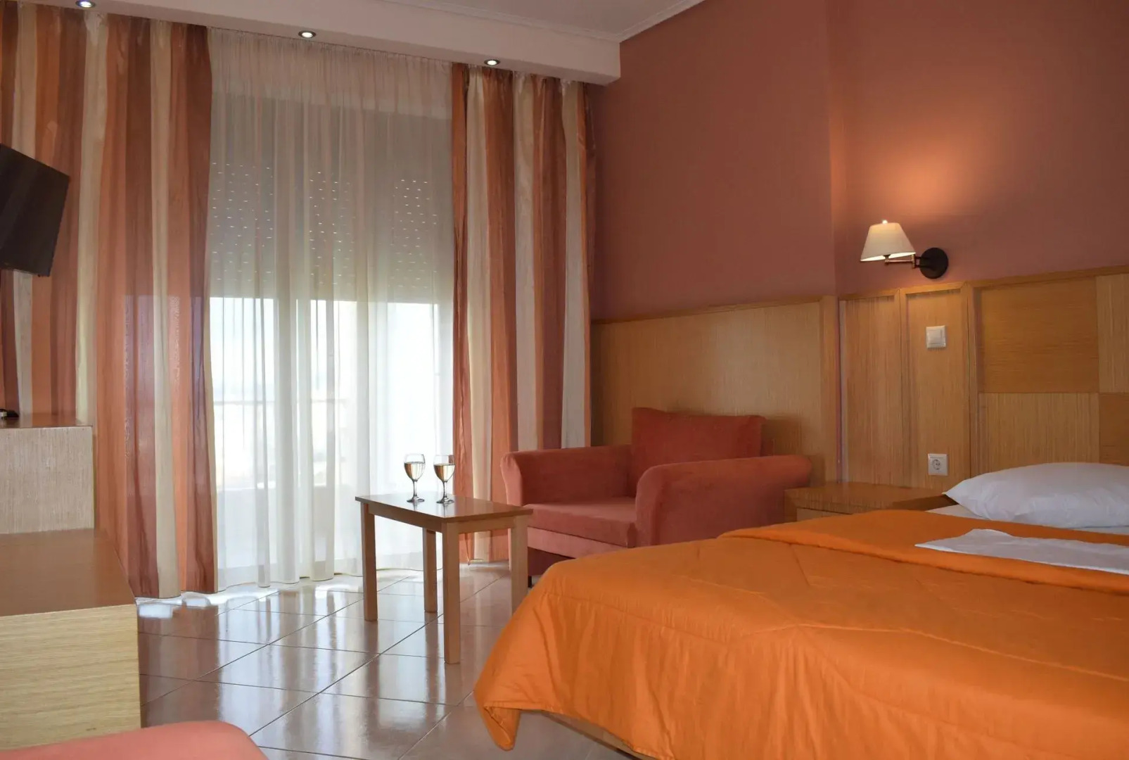 Evia Hotel & Suites