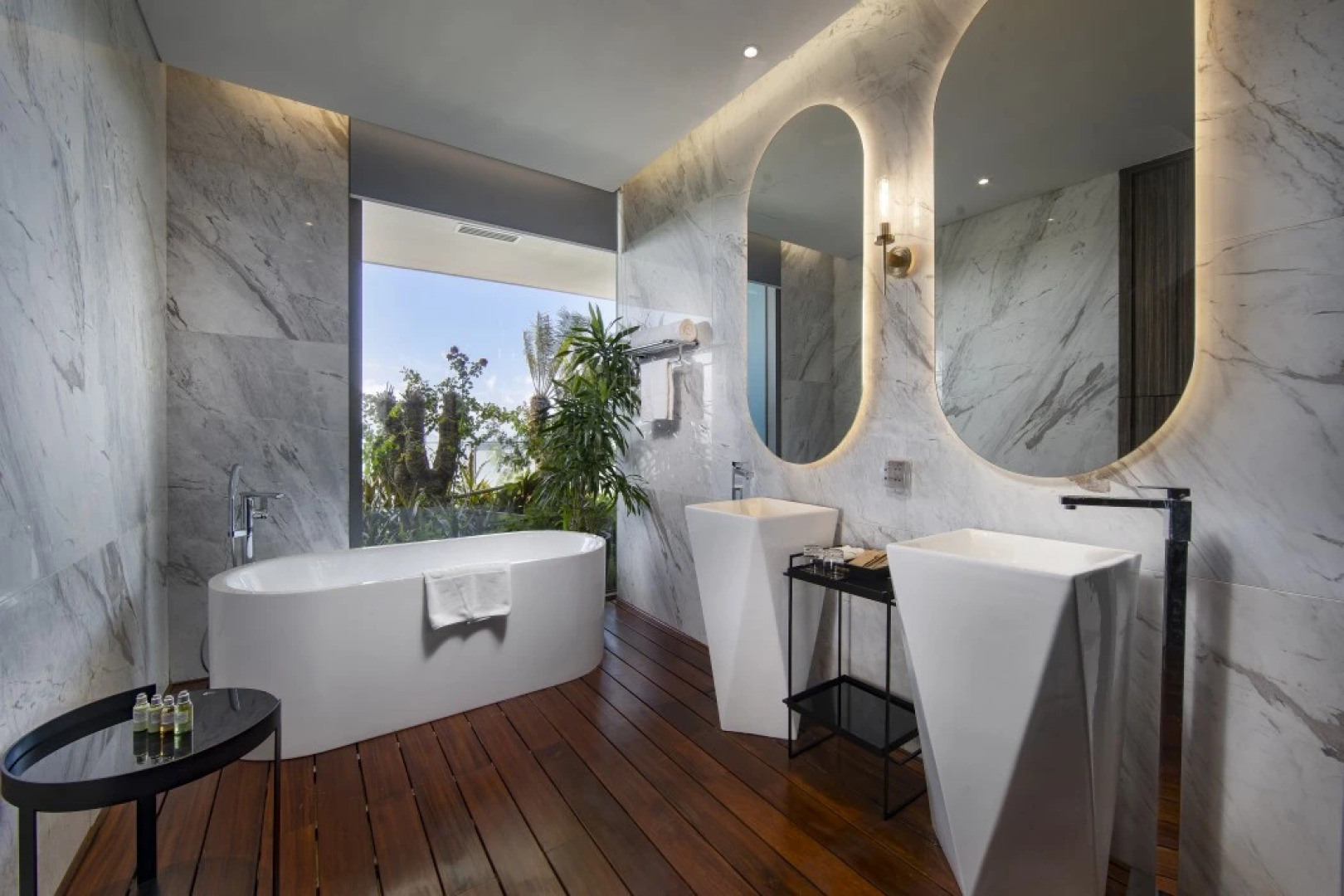 Курортный отель Flamingo Premium Cat Ba Beach Resort