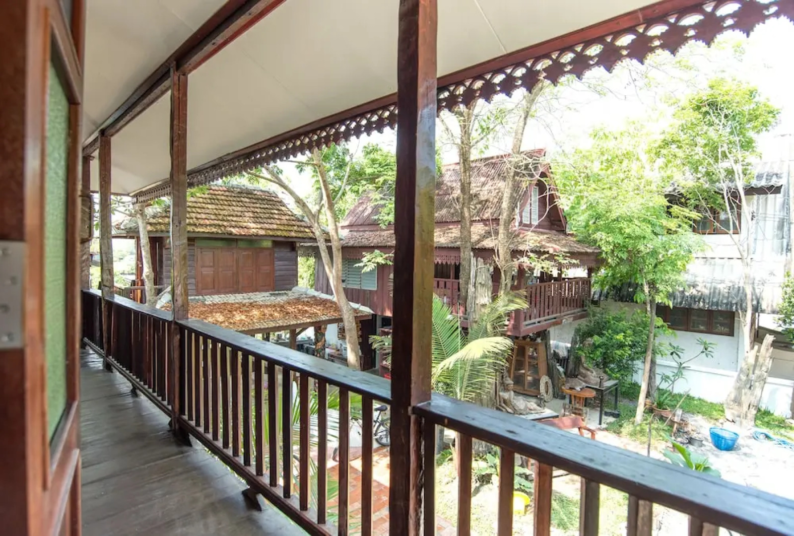 Boon Home Stay Arts and Crafts