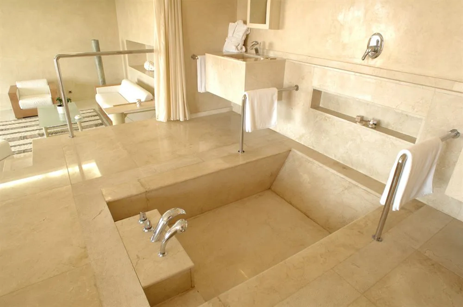 Hotel des Arts Resort & Spa