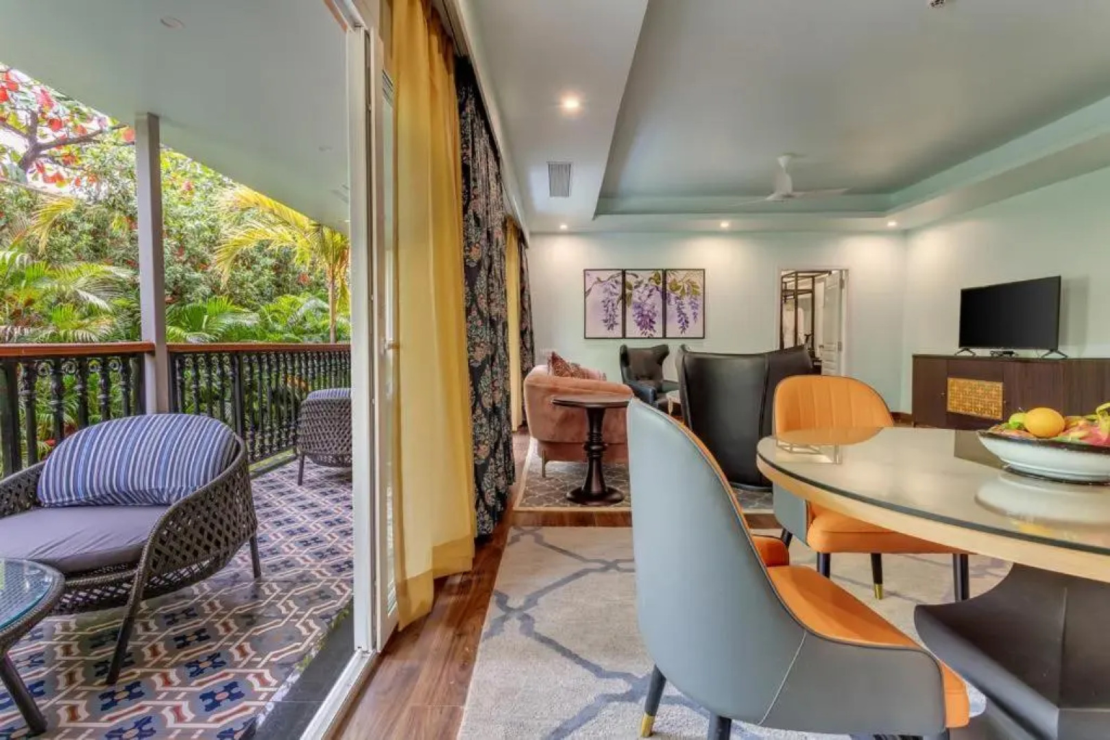 Mayfair On Sea, Morjim Beach