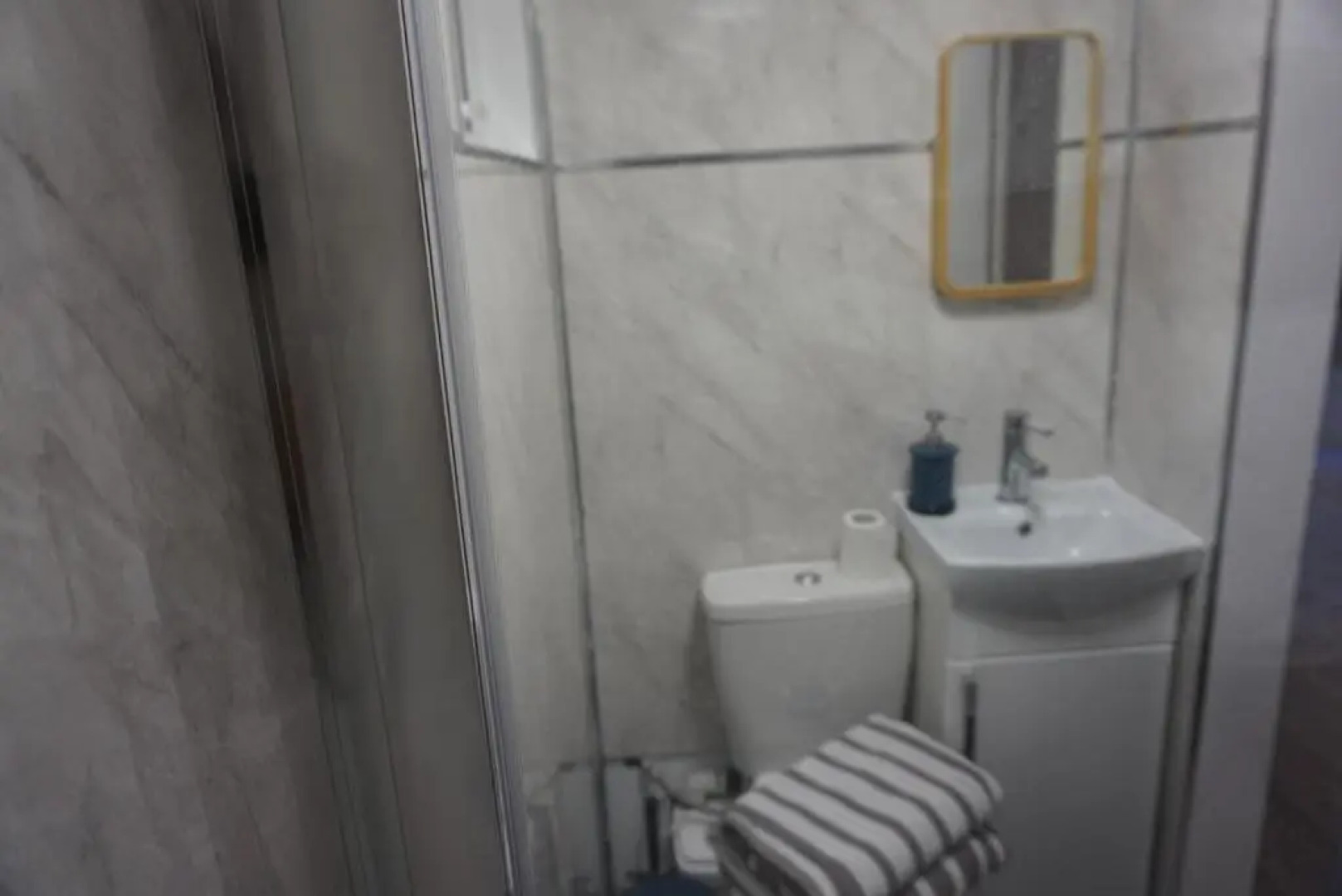 Newly Built Studio Guest House, 25 mins to London, close to Bluewater