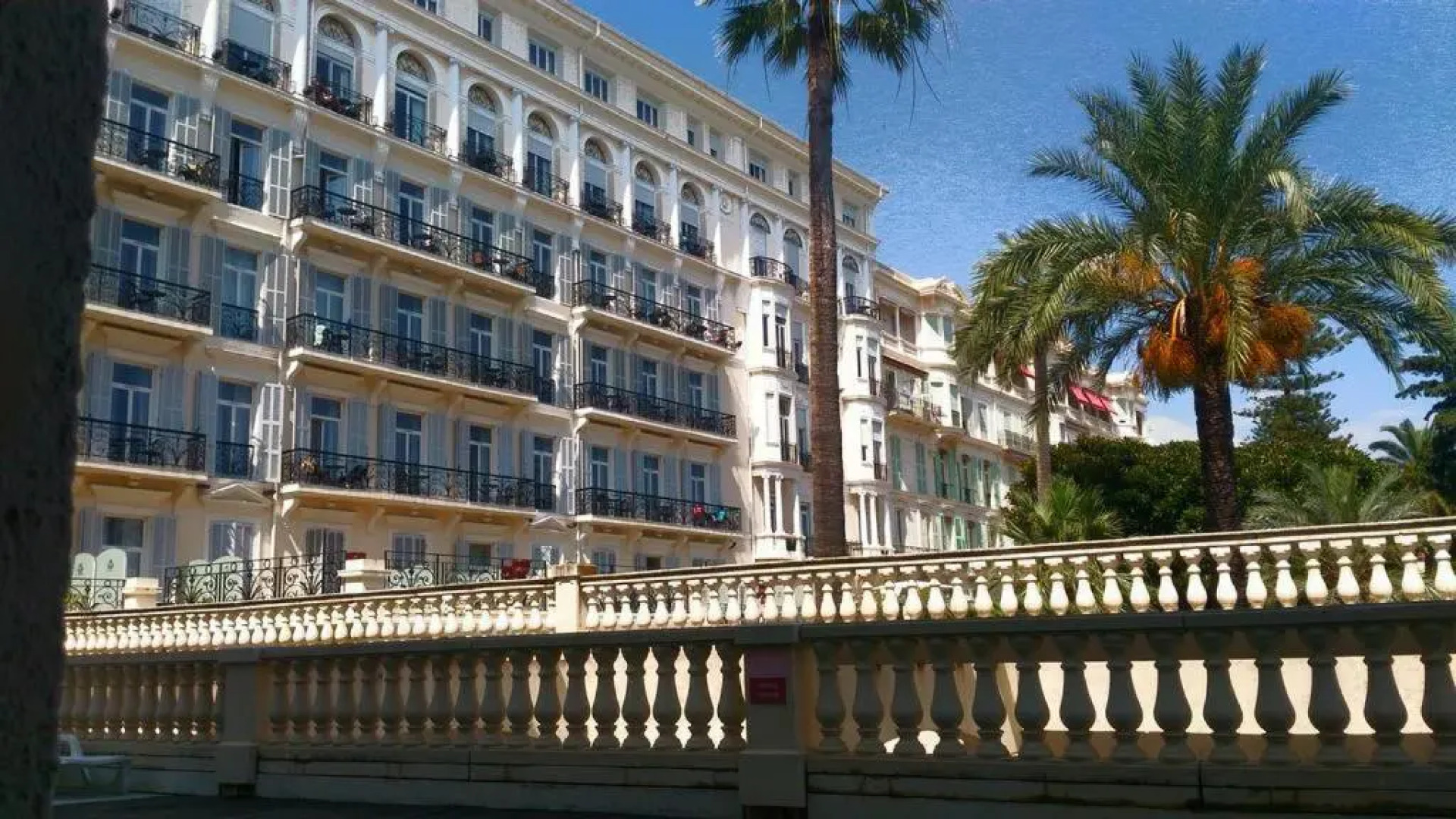 Le Victoria, 2p moderne, les pieds dans l'eau, Parking, Piscine