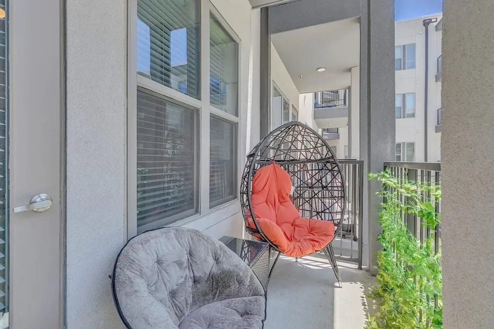 Maison De Luxe Brand New Cozy, Prime Location 1 Bedroom Condo by Redawning