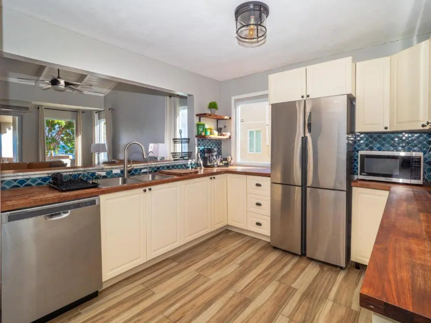 Newly Renovated 8 Bedroom Ocean Front Villa with Pool