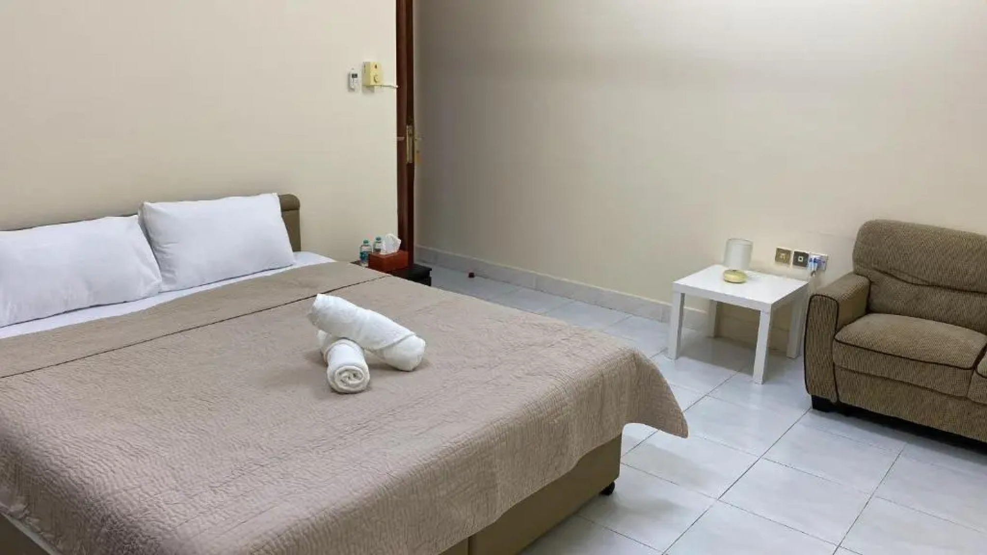 Villa room 5 mins walk to al ain mall