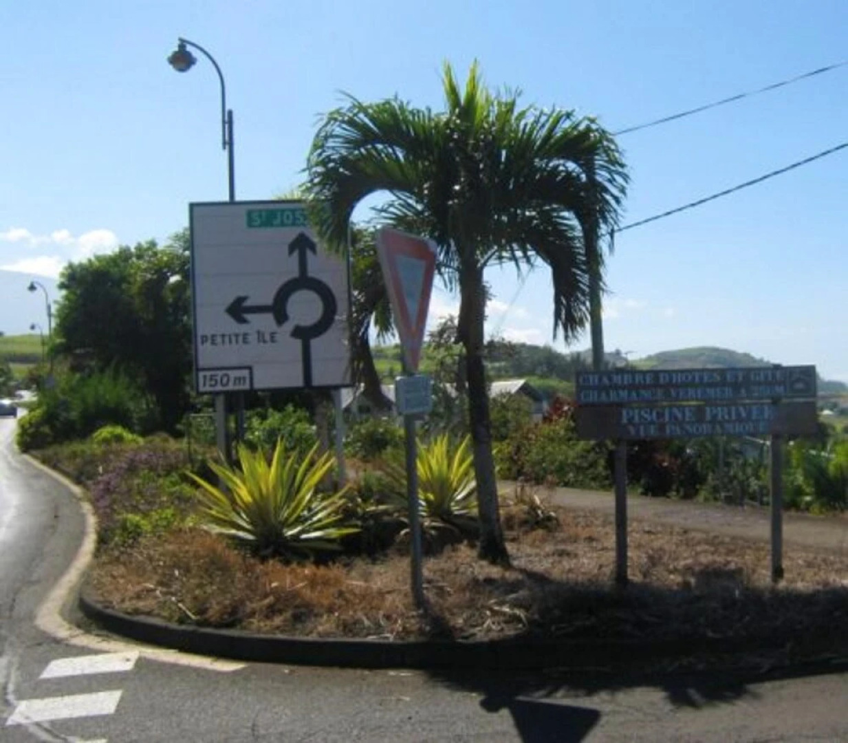 Studio In Petite Ile With Wonderful Sea View Furnished Garden And Wifi 4 Km From The Beach