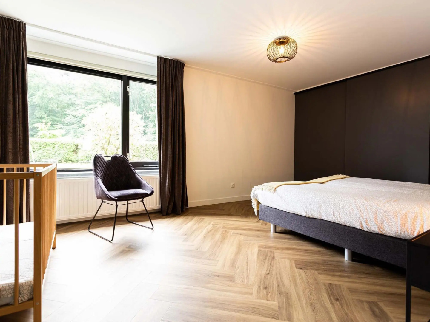 Holiday home with sauna and two hottubs, in a holiday park near the Veluwe